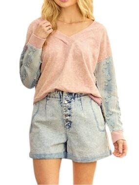 197. Casual Pink V-Neck Top with Distressed Light Denim Sleeves